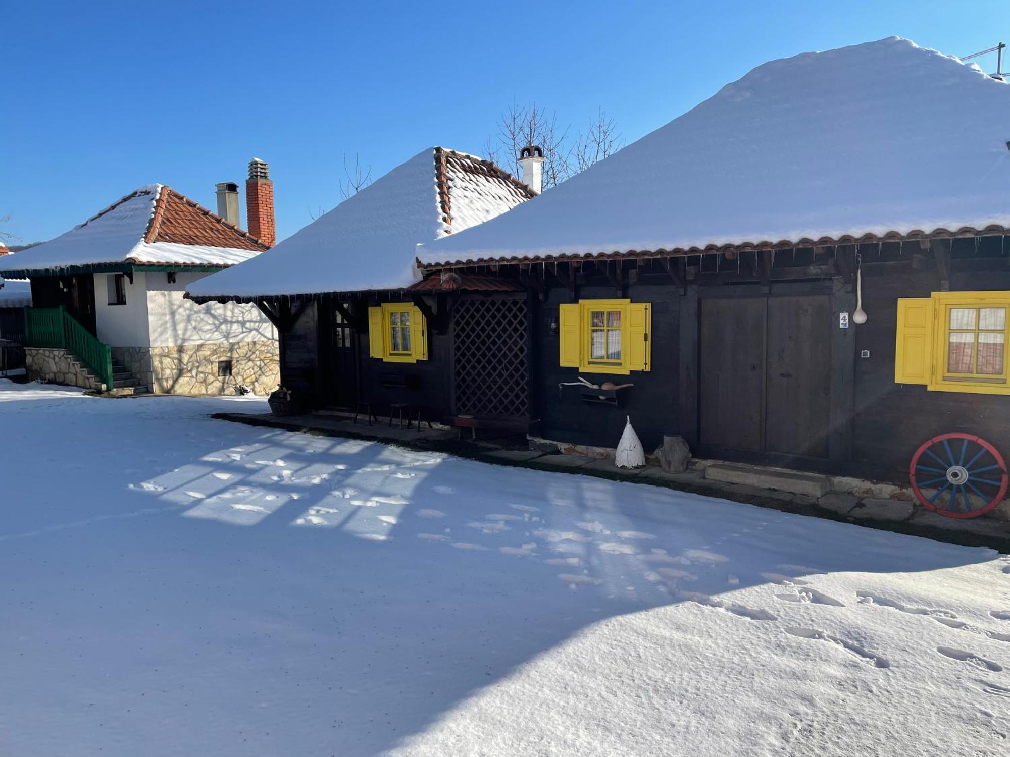 Etno Selo Rajski Konaci Leusici Extérieur photo