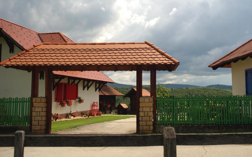 Etno Selo Rajski Konaci Leusici Extérieur photo