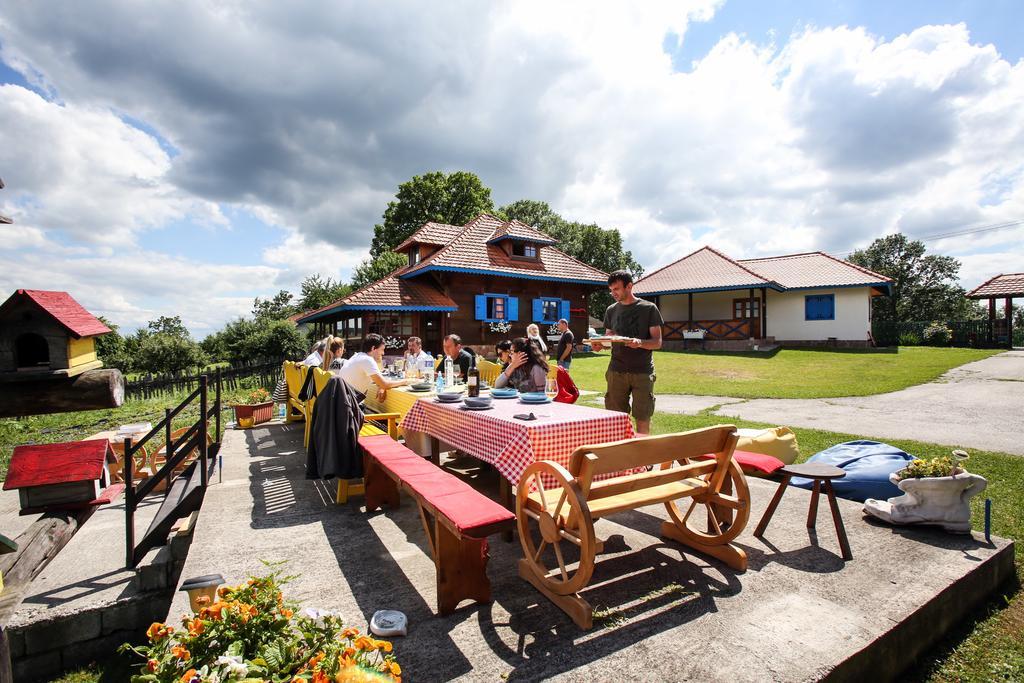 Etno Selo Rajski Konaci Leusici Extérieur photo